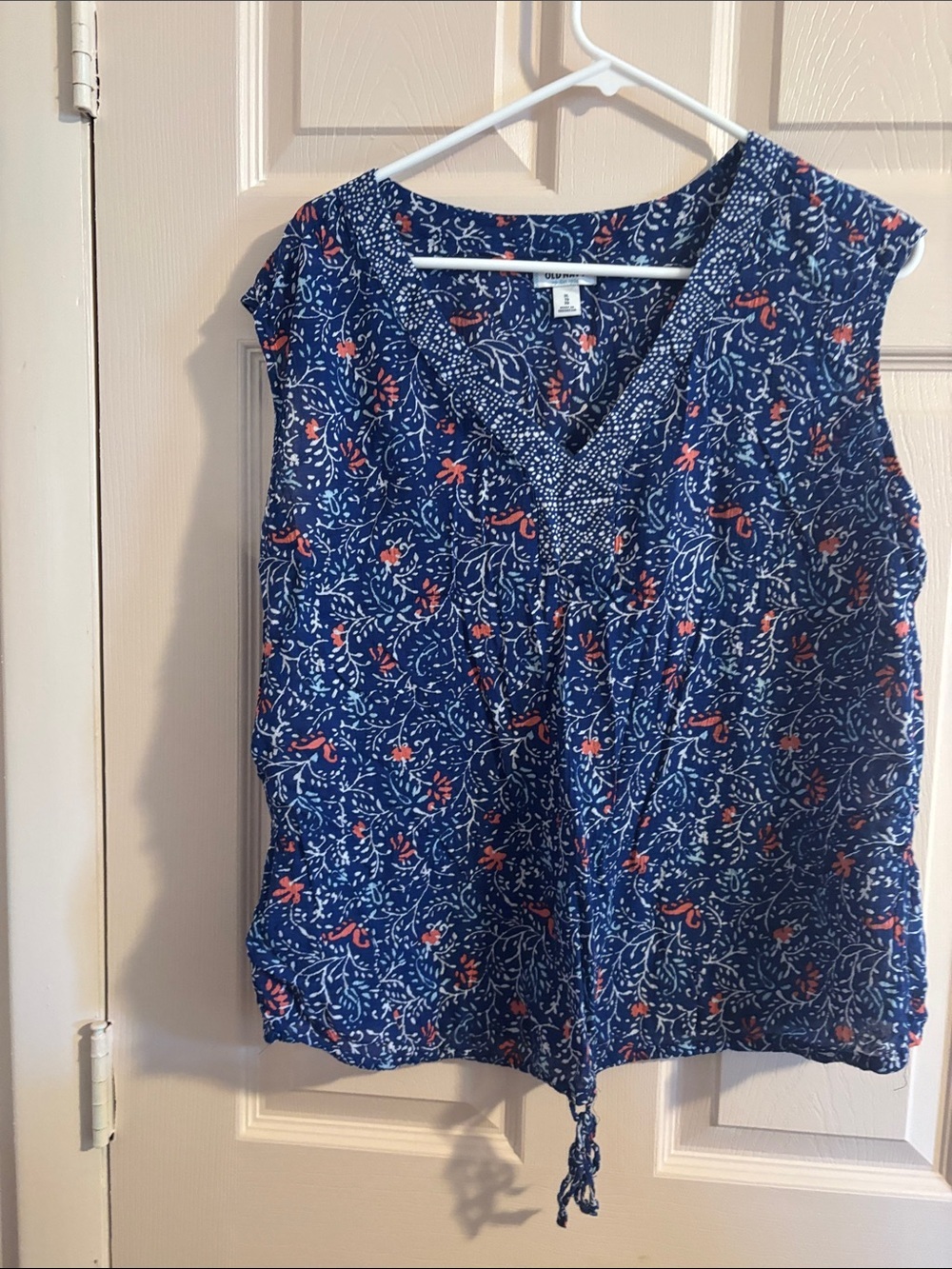 Old Navy Navy Floral V-Neck Drawstring Tank